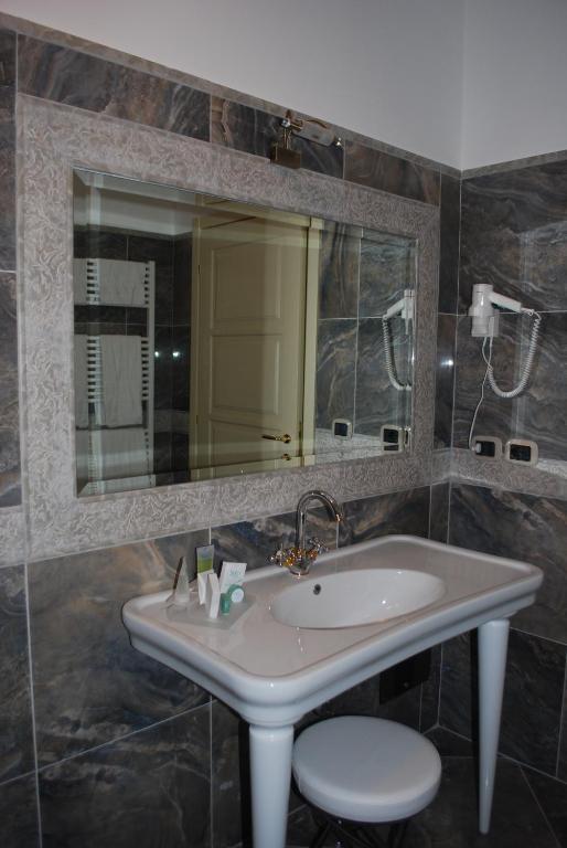 Regina Di Saba - Hotel Villa Per Ricevimenti Grottaminarda Bilik gambar